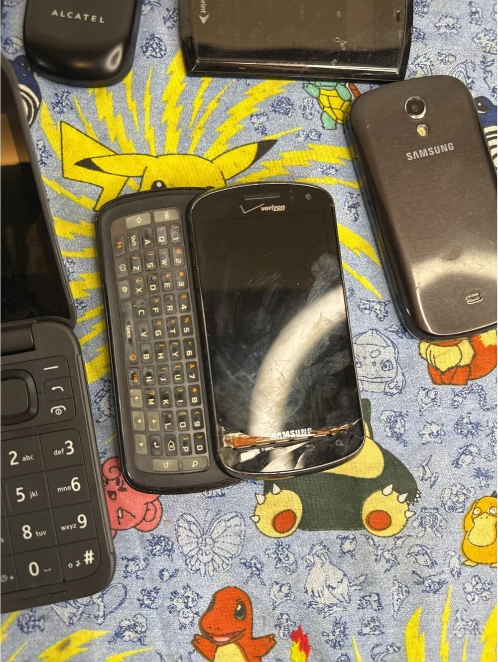 *Used* Lot of 12 Phones Older Smart Phones & Flip Phones UNTESTED* *PARTS ONLY*